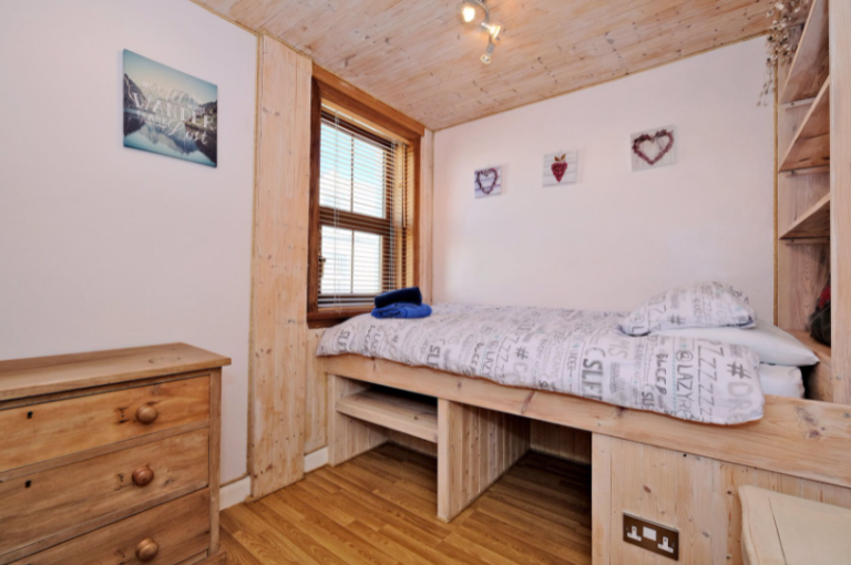 Single bedroom 768x510